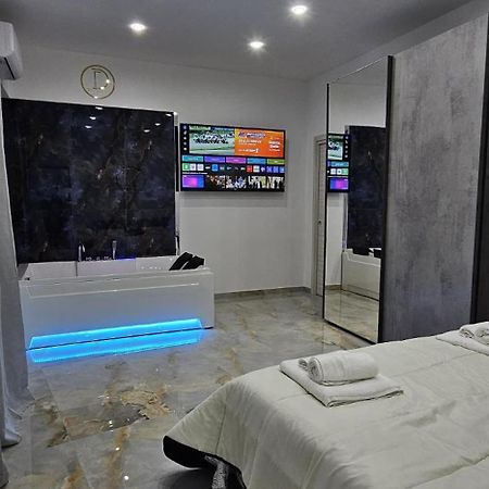 Da Tonino Luxury Apartments Napoli Esterno foto
