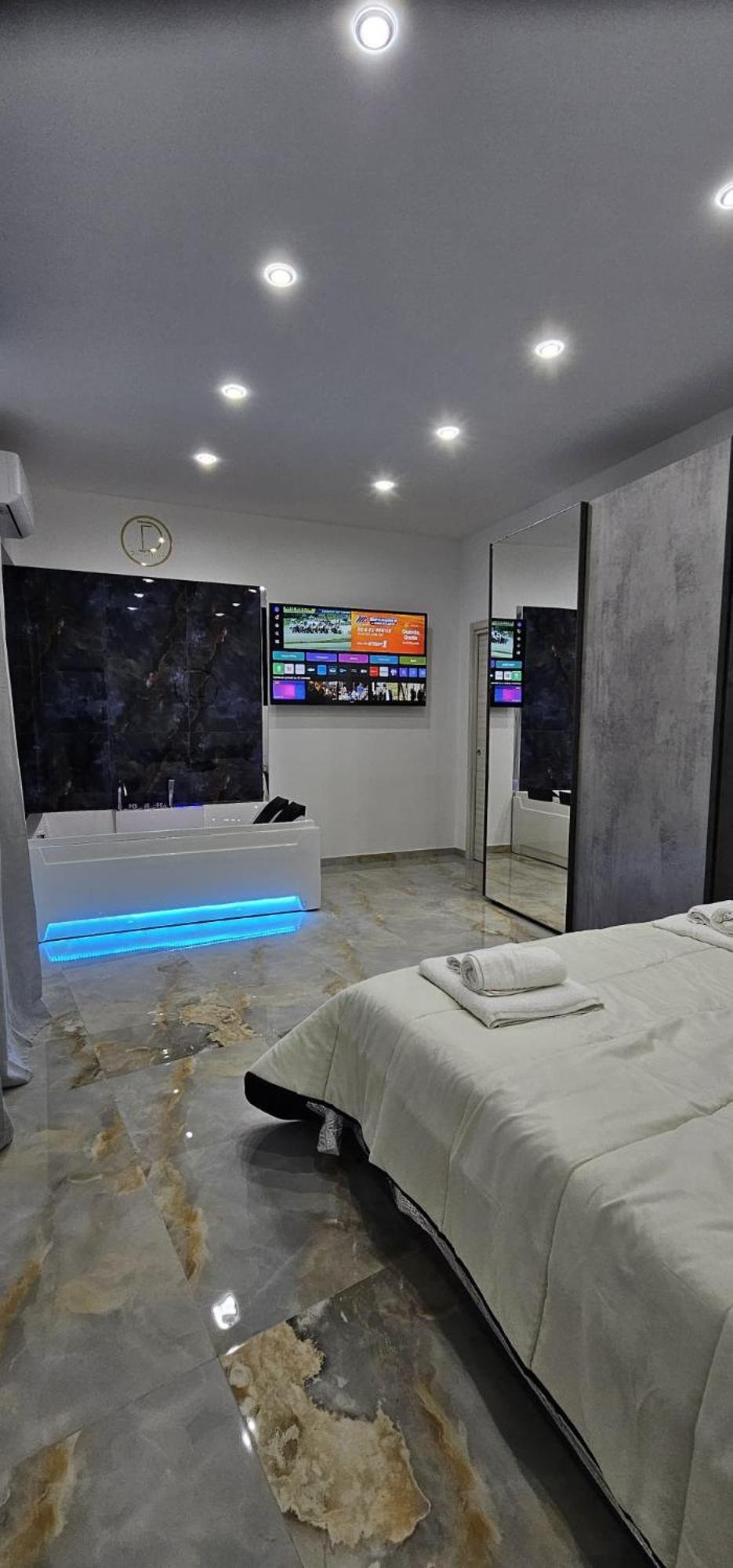 Da Tonino Luxury Apartments Napoli Esterno foto