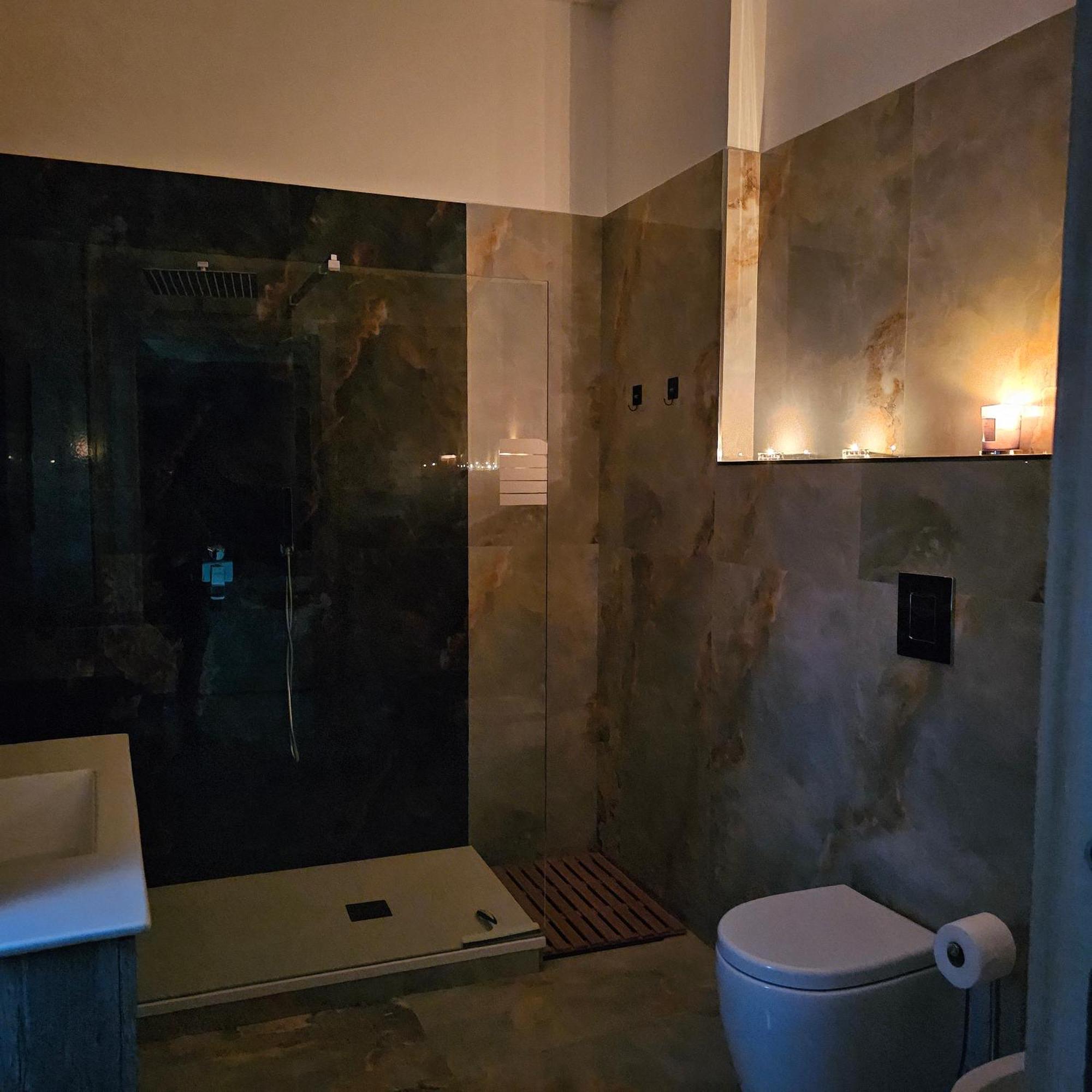 Da Tonino Luxury Apartments Napoli Esterno foto