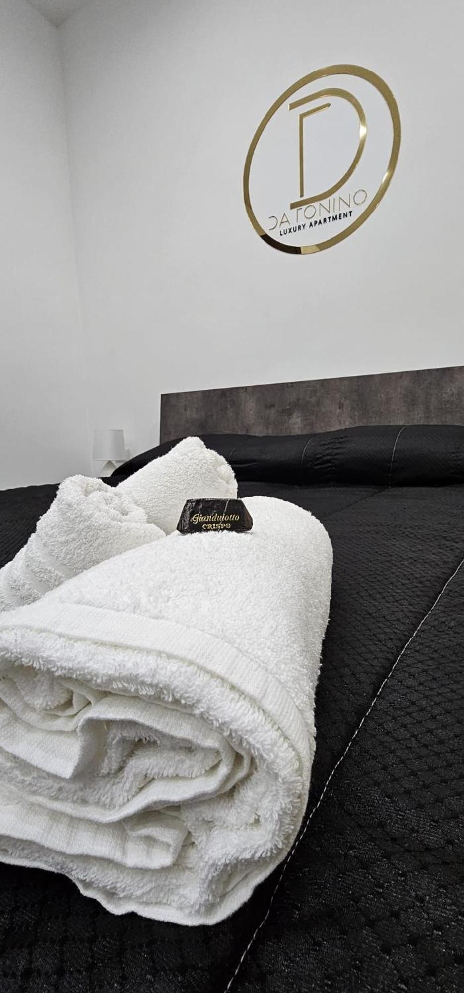 Da Tonino Luxury Apartments Napoli Esterno foto