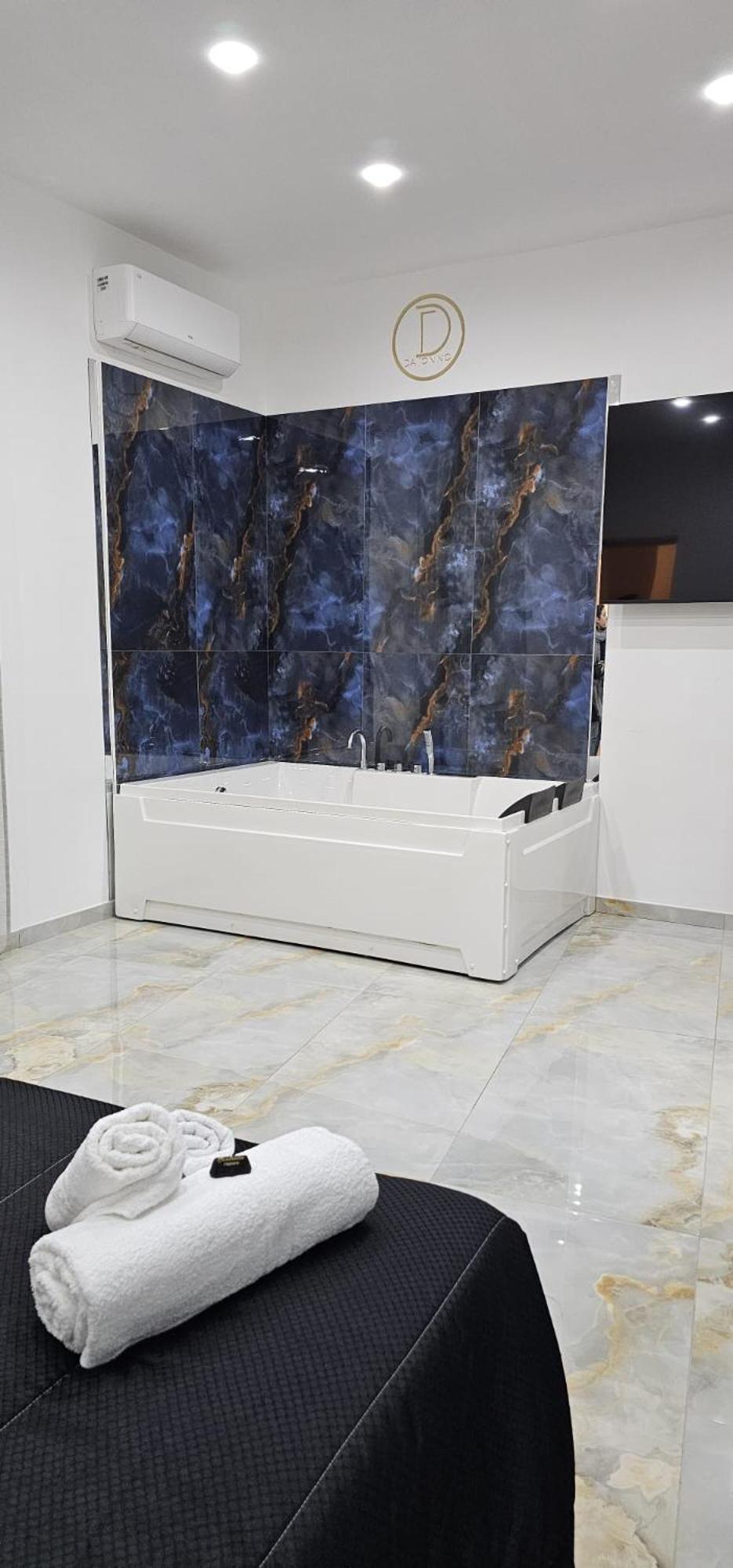 Da Tonino Luxury Apartments Napoli Esterno foto